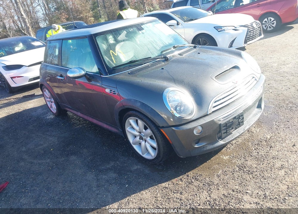 2006 MINI COOPER S VIN: WMWRE33526TL22127