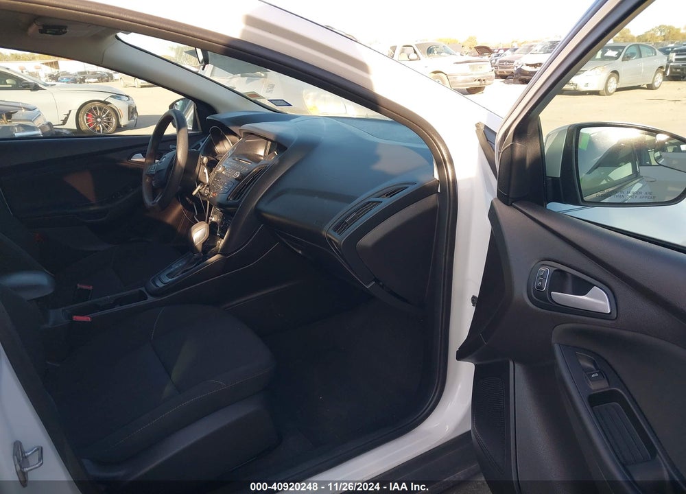 2017 FORD FOCUS SE VIN: 1FADP3F2XHL263510