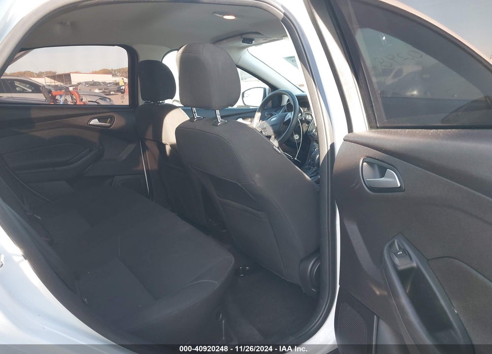 2017 FORD FOCUS SE VIN: 1FADP3F2XHL263510