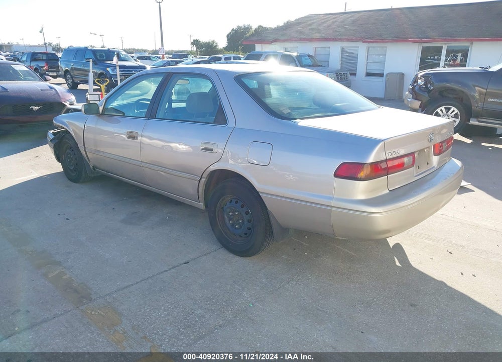1999 TOYOTA CAMRY LE VIN: 4T1BG22K5XU444181