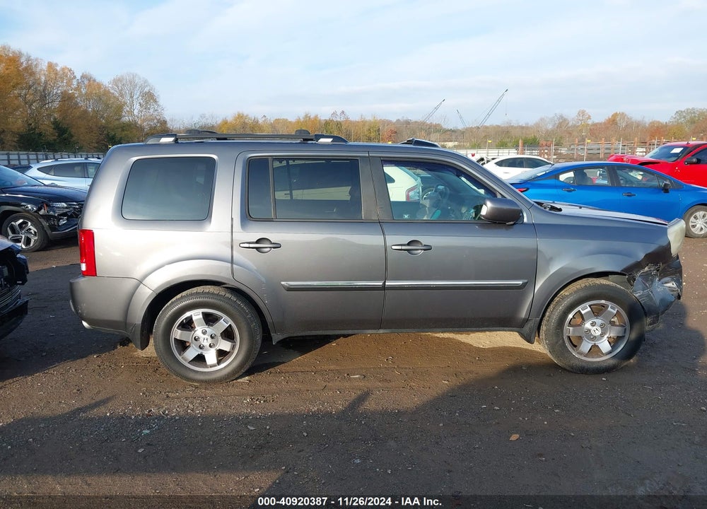 2011 HONDA PILOT TOURING VIN: 5FNYF4H97BB086102
