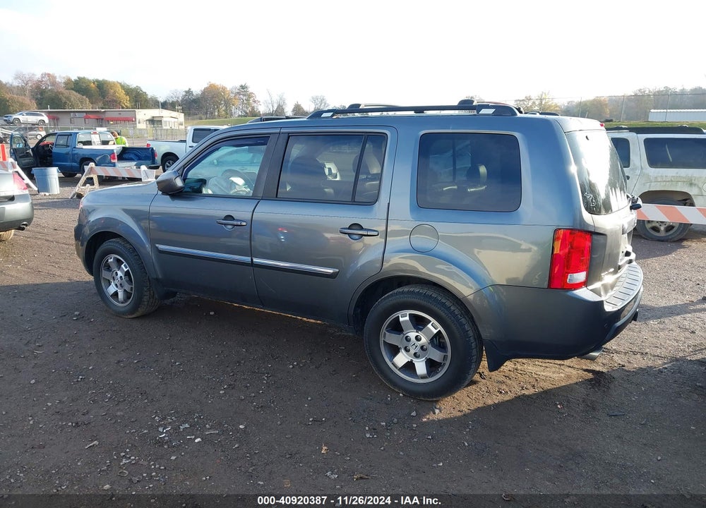 2011 HONDA PILOT TOURING VIN: 5FNYF4H97BB086102