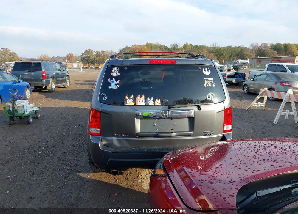 2011 HONDA PILOT TOURING VIN: 5FNYF4H97BB086102