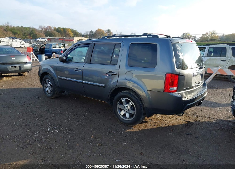 2011 HONDA PILOT TOURING VIN: 5FNYF4H97BB086102