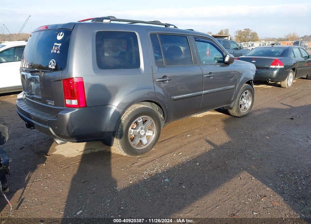 2011 HONDA PILOT TOURING VIN: 5FNYF4H97BB086102