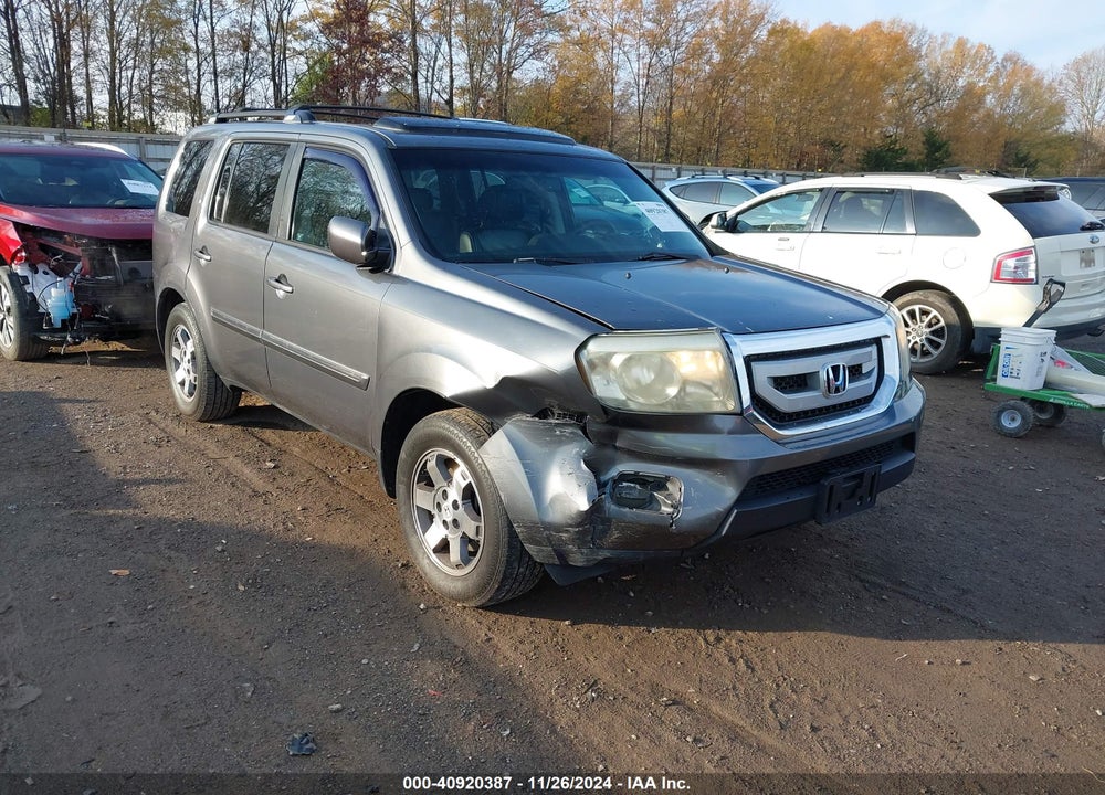 2011 HONDA PILOT TOURING VIN: 5FNYF4H97BB086102