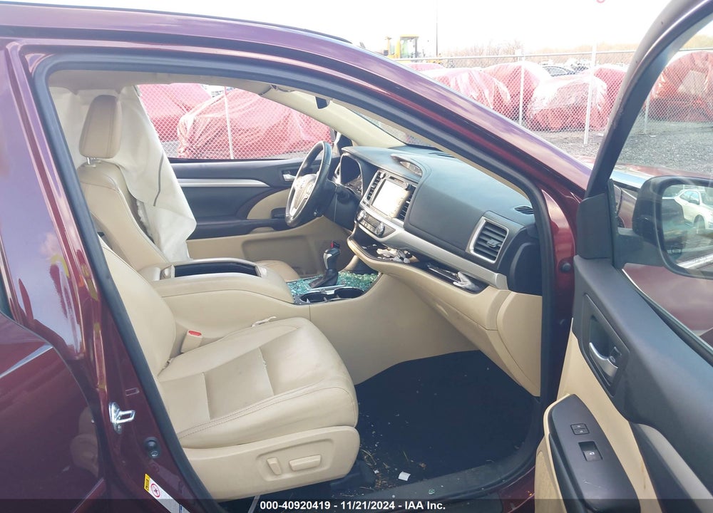 2017 TOYOTA HIGHLANDER XLE VIN: 5TDJZRFHXHS477376