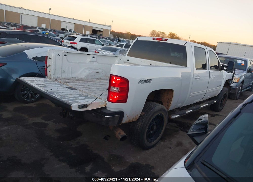 2011 CHEVROLET SILVERADO 2500HD LTZ VIN: 1GC1KYC80BF259960