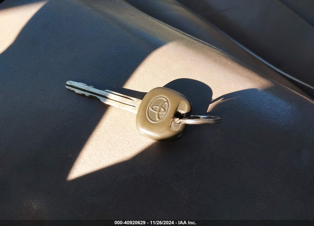 1998 TOYOTA AVALON XLS VIN: 4T1BF18B3WU245701