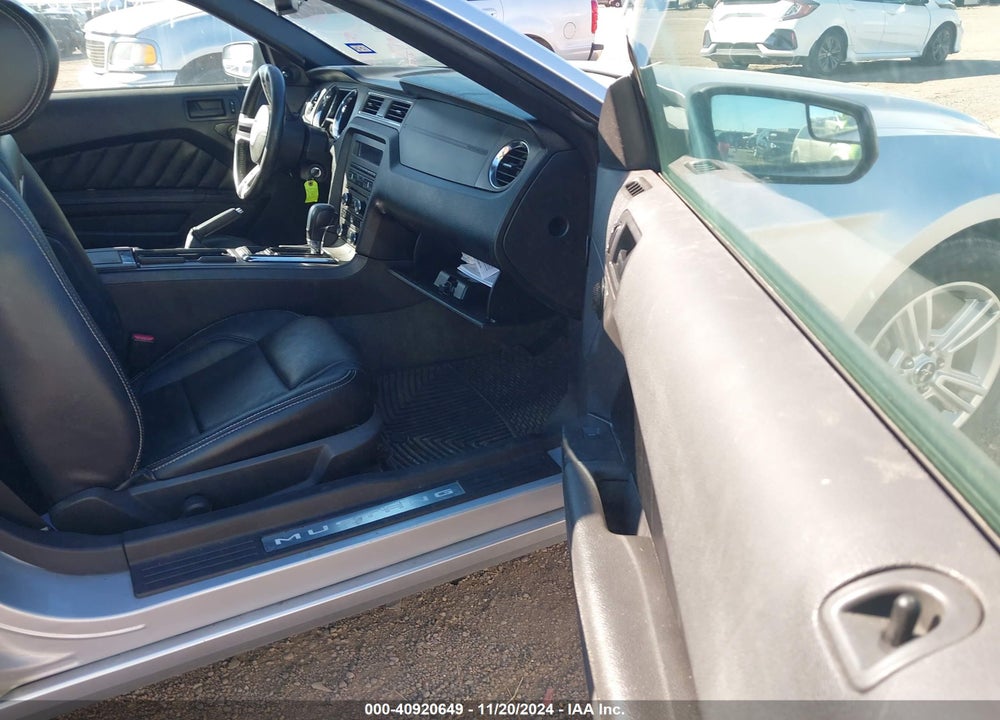 2014 FORD MUSTANG V6 VIN: 1ZVBP8EM6E5240417