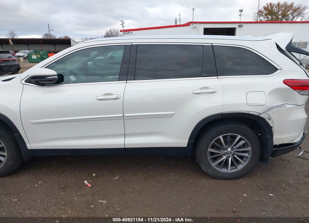 2019 TOYOTA HIGHLANDER XLE VIN: 5TDJZRFH7KS589222