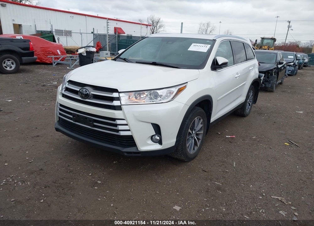 2019 TOYOTA HIGHLANDER XLE VIN: 5TDJZRFH7KS589222