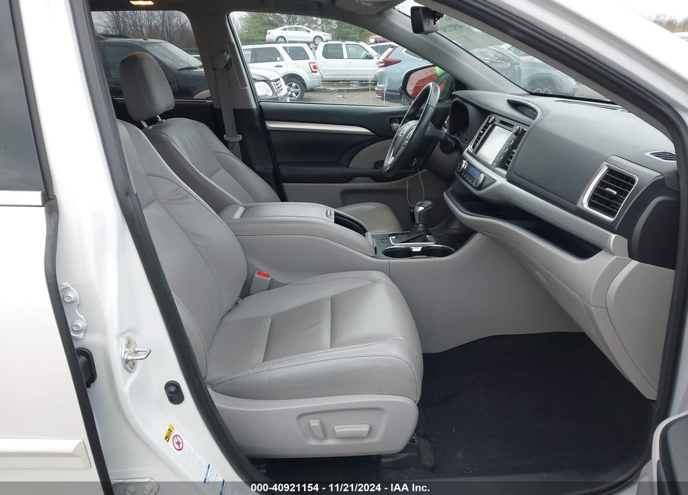2019 TOYOTA HIGHLANDER XLE VIN: 5TDJZRFH7KS589222