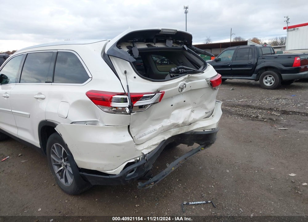 2019 TOYOTA HIGHLANDER XLE VIN: 5TDJZRFH7KS589222