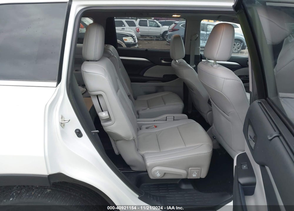 2019 TOYOTA HIGHLANDER XLE VIN: 5TDJZRFH7KS589222
