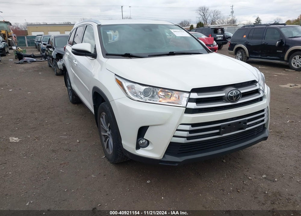 2019 TOYOTA HIGHLANDER XLE VIN: 5TDJZRFH7KS589222