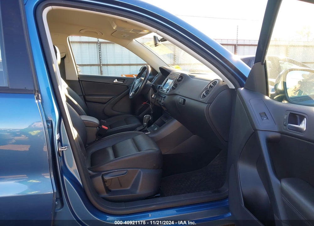 2017 VOLKSWAGEN TIGUAN 2.0T S VIN: WVGBV7AX2HK008501