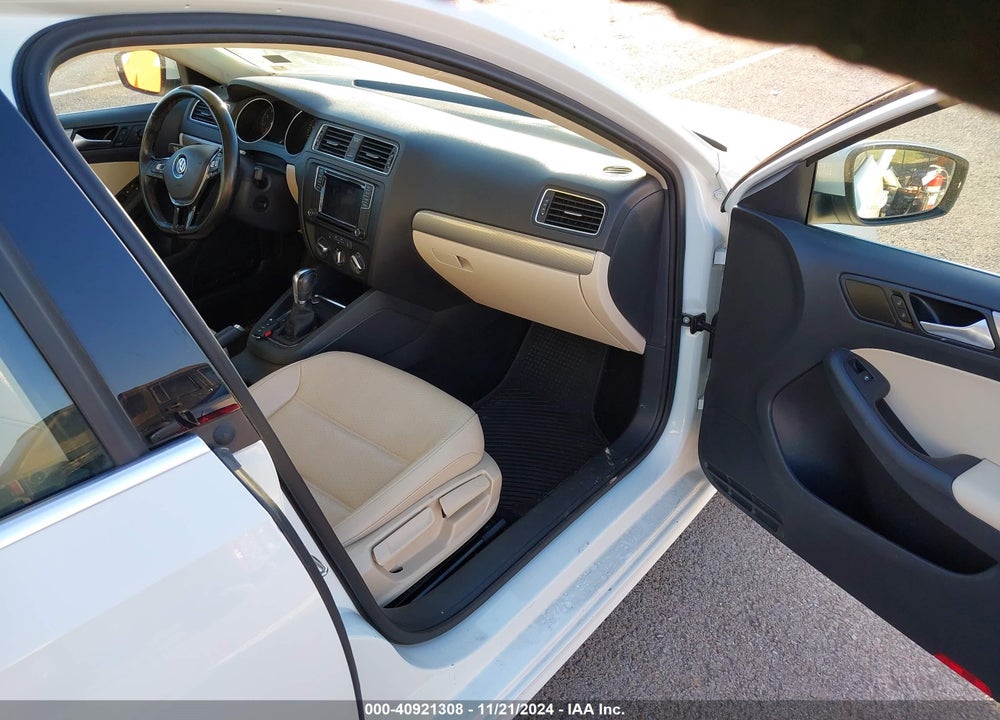 2017 VOLKSWAGEN JETTA 1.4T SE VIN: 3VWDB7AJ2HM311060