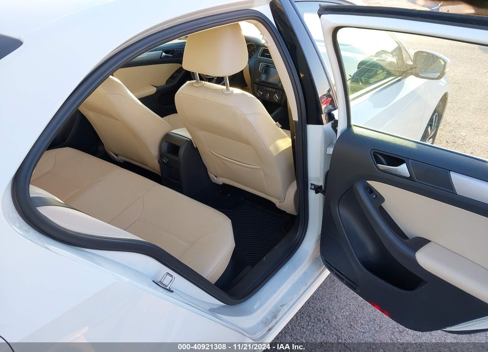 2017 VOLKSWAGEN JETTA 1.4T SE VIN: 3VWDB7AJ2HM311060