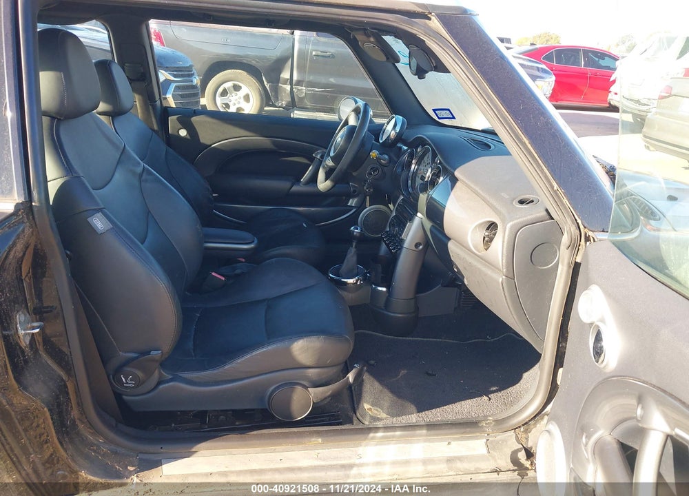 2005 MINI COOPER S VIN: WMWRE335X5TL14226