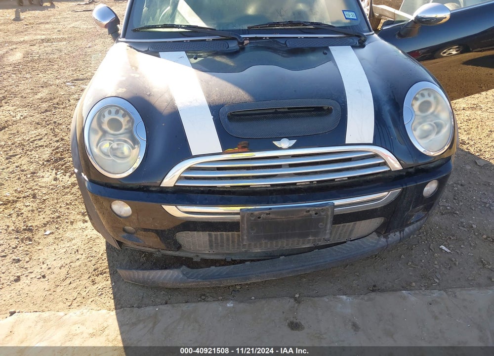 2005 MINI COOPER S VIN: WMWRE335X5TL14226