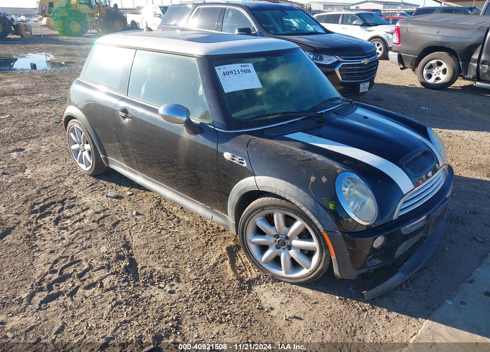 2005 MINI COOPER S VIN: WMWRE335X5TL14226