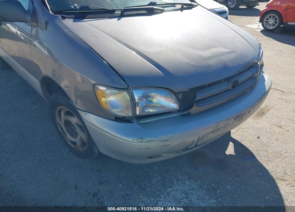 1998 TOYOTA SIENNA XLE VIN: 4T3ZF13C8WU008384