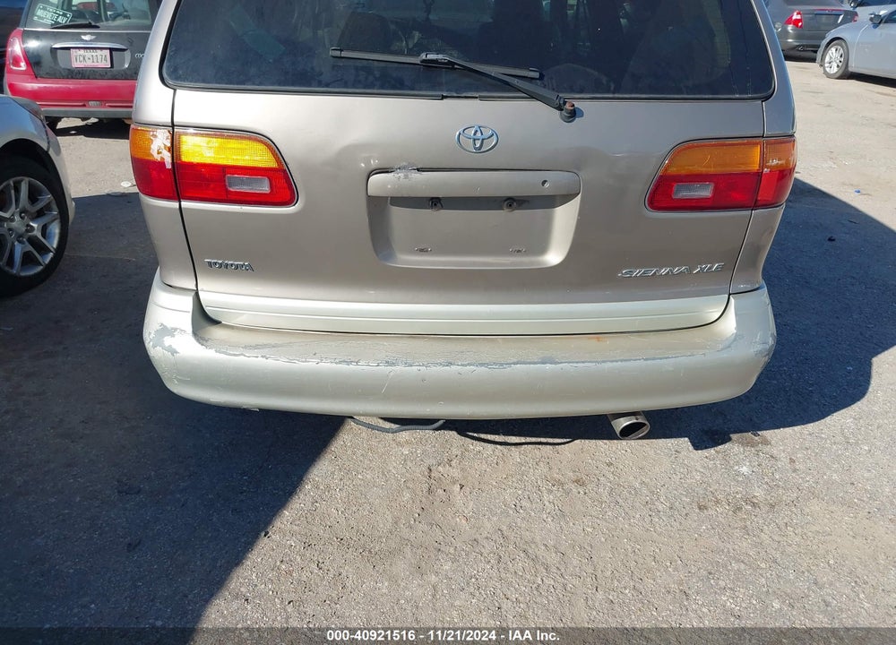 1998 TOYOTA SIENNA XLE VIN: 4T3ZF13C8WU008384