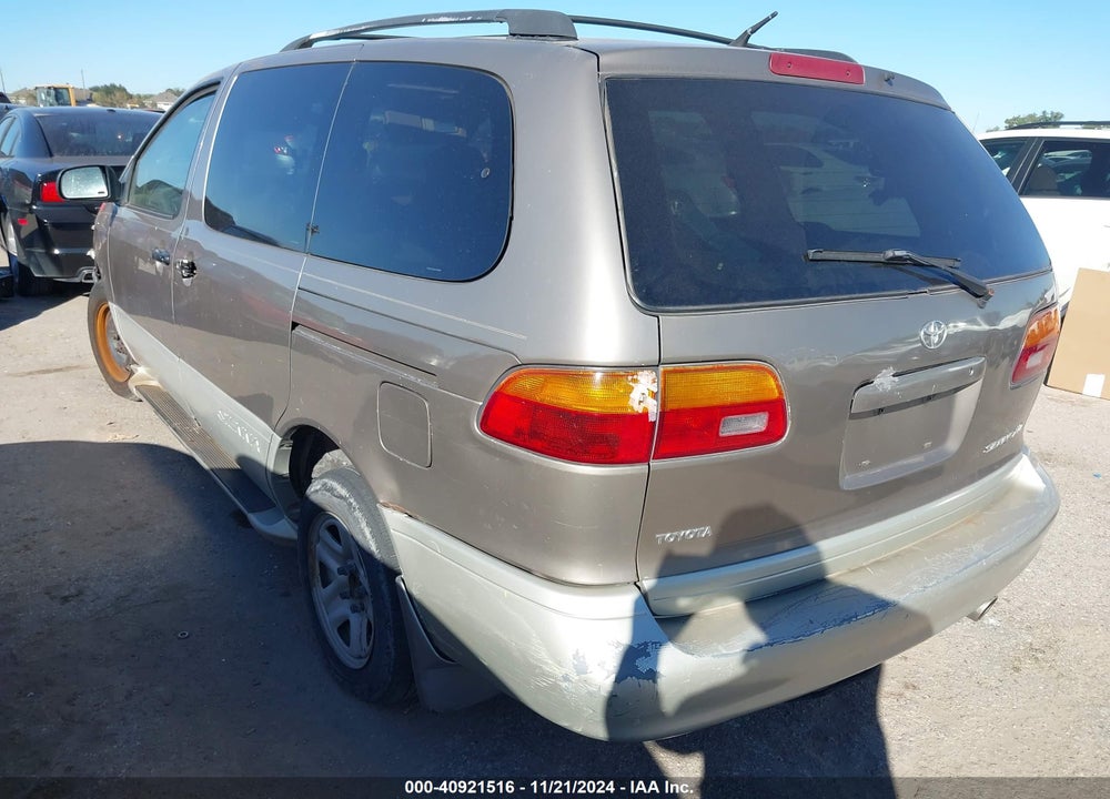 1998 TOYOTA SIENNA XLE VIN: 4T3ZF13C8WU008384