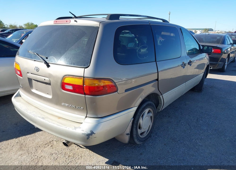 1998 TOYOTA SIENNA XLE VIN: 4T3ZF13C8WU008384