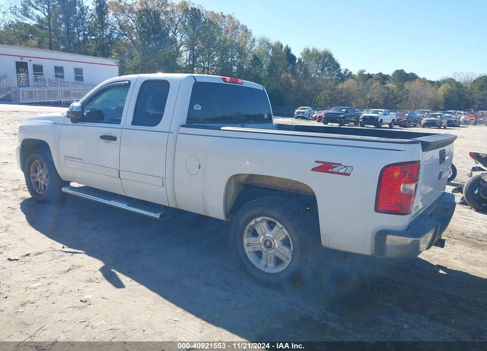 2011 CHEVROLET SILVERADO 1500 LT VIN: 1GCRCSE01BZ292243