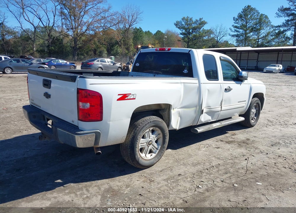 2011 CHEVROLET SILVERADO 1500 LT VIN: 1GCRCSE01BZ292243