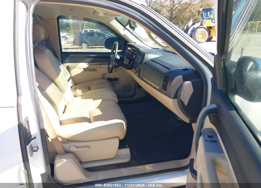 2011 CHEVROLET SILVERADO 1500 LT VIN: 1GCRCSE01BZ292243
