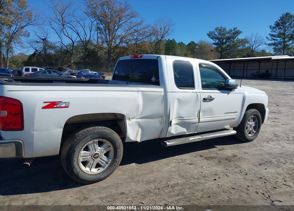 2011 CHEVROLET SILVERADO 1500 LT VIN: 1GCRCSE01BZ292243