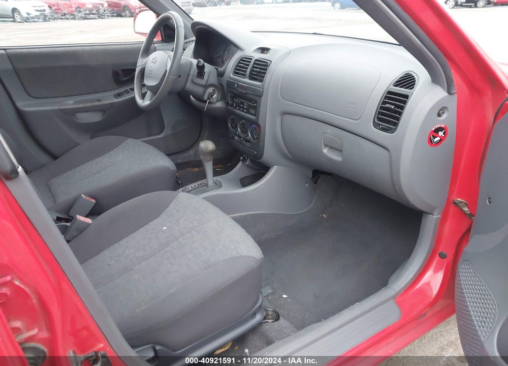 2005 HYUNDAI ACCENT GLS VIN: KMHCG45C05U601195