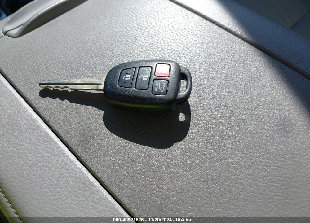 2014 TOYOTA HIGHLANDER LE PLUS/LE PLUS V6 VIN: 5TDZKRFHXES019341