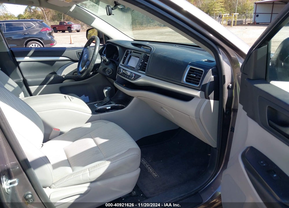 2014 TOYOTA HIGHLANDER LE PLUS/LE PLUS V6 VIN: 5TDZKRFHXES019341