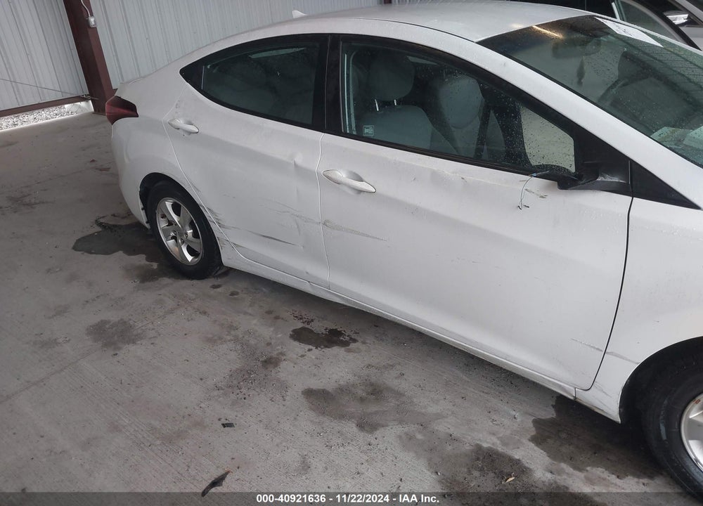 2015 HYUNDAI ELANTRA SE VIN: 5NPDH4AE6FH585240