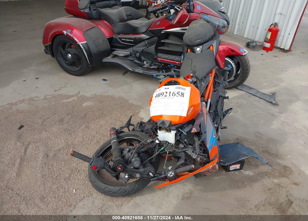 2022 KTM 390 RC VIN: MD2JYJ406NC210891