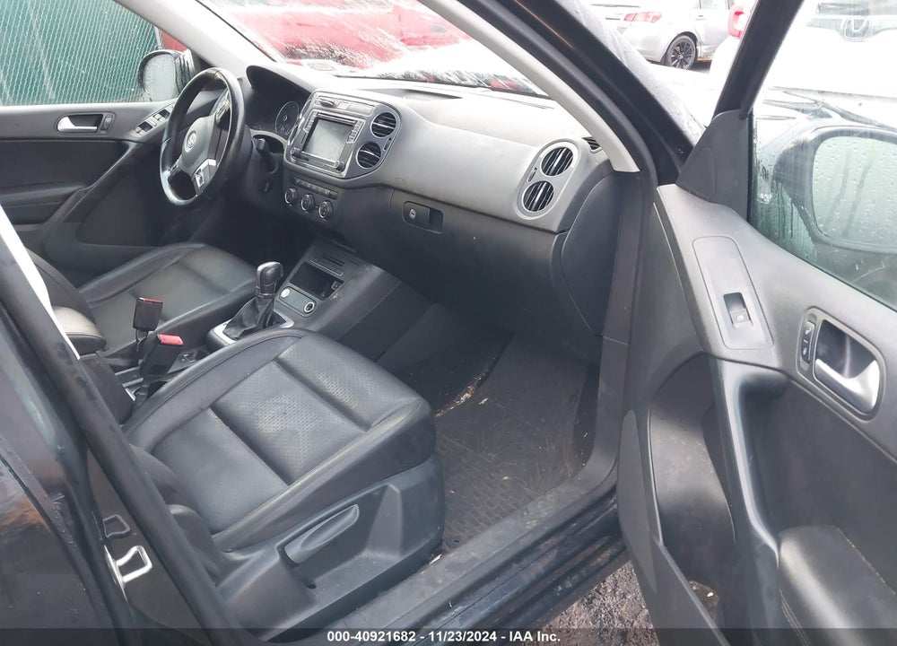 2017 VOLKSWAGEN TIGUAN 2.0T S VIN: WVGBV7AX7HK011765
