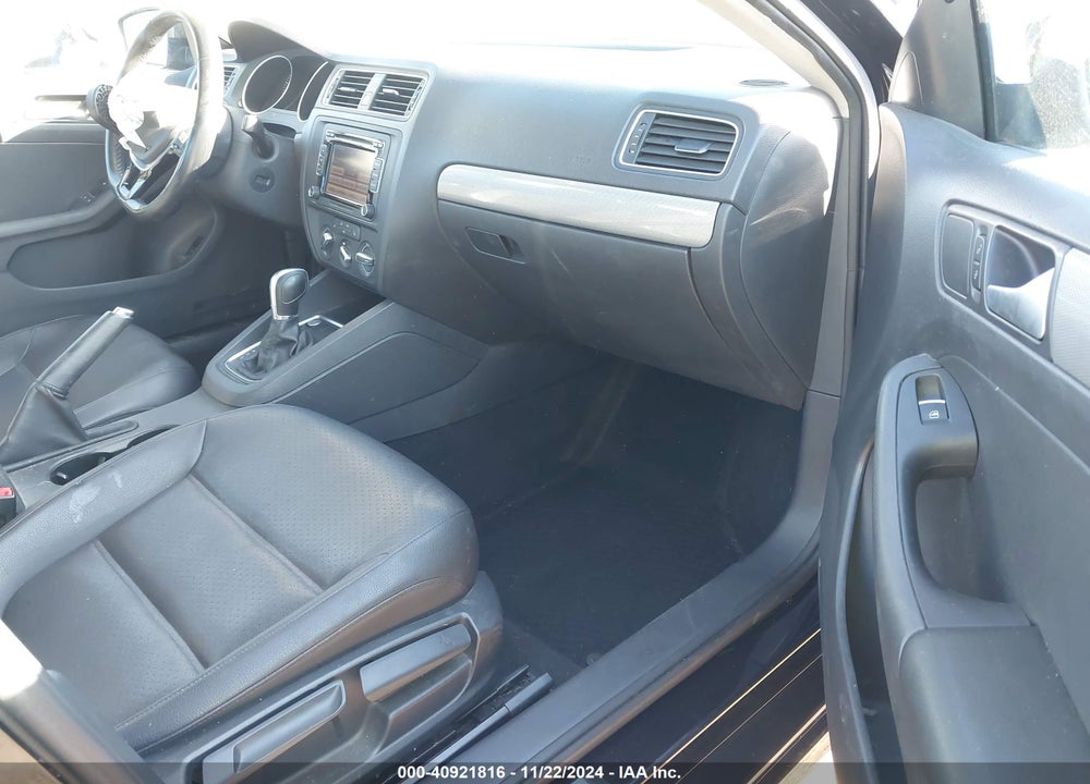 2015 VOLKSWAGEN JETTA 1.8T SE VIN: 3VWD17AJ9FM253920