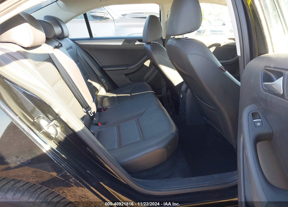 2015 VOLKSWAGEN JETTA 1.8T SE VIN: 3VWD17AJ9FM253920