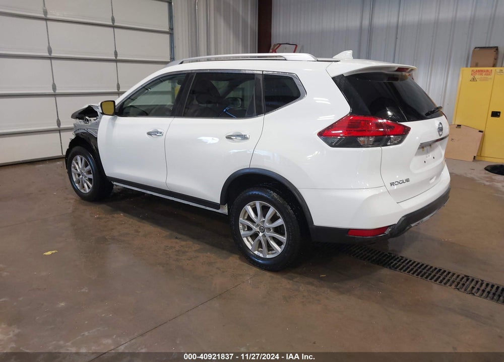 2017 NISSAN ROGUE SV VIN: KNMAT2MV8HP565175