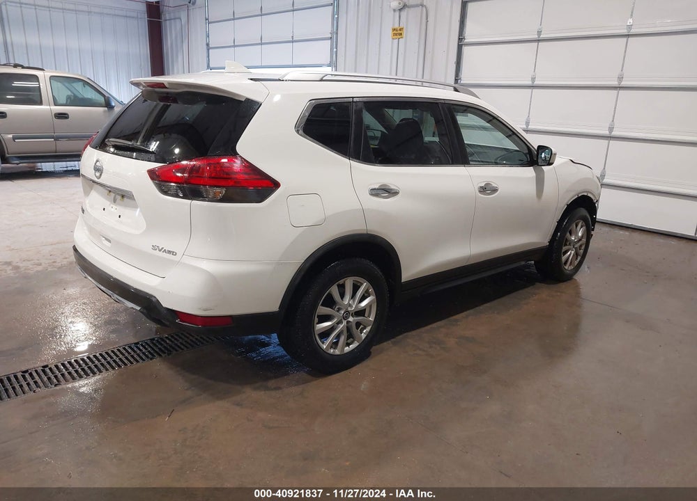 2017 NISSAN ROGUE SV VIN: KNMAT2MV8HP565175