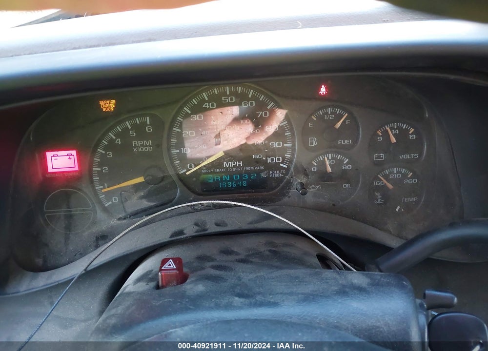 2001 CHEVROLET TAHOE LS VIN: 1GNEK13T01J257223