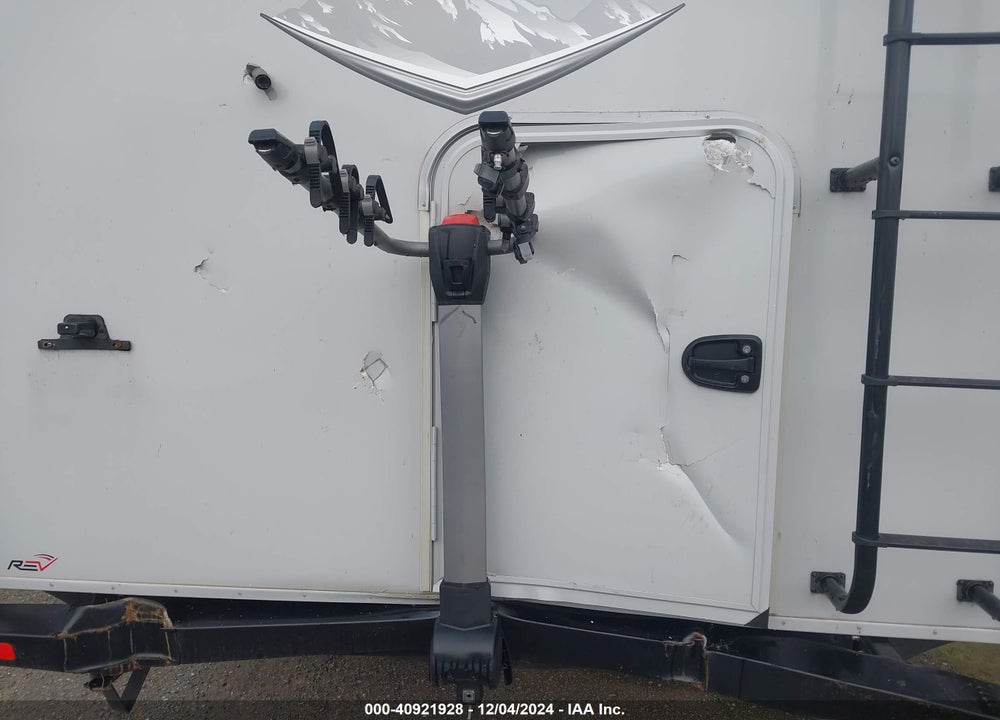 2021 LANCE M-2445 VIN: 56YTT242XML330079