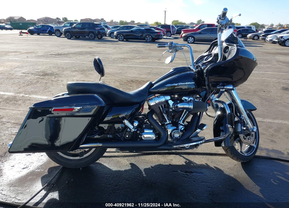 2015 HARLEY-DAVIDSON FLTRX ROAD GLIDE VIN: 1HD1KHM11FB607696