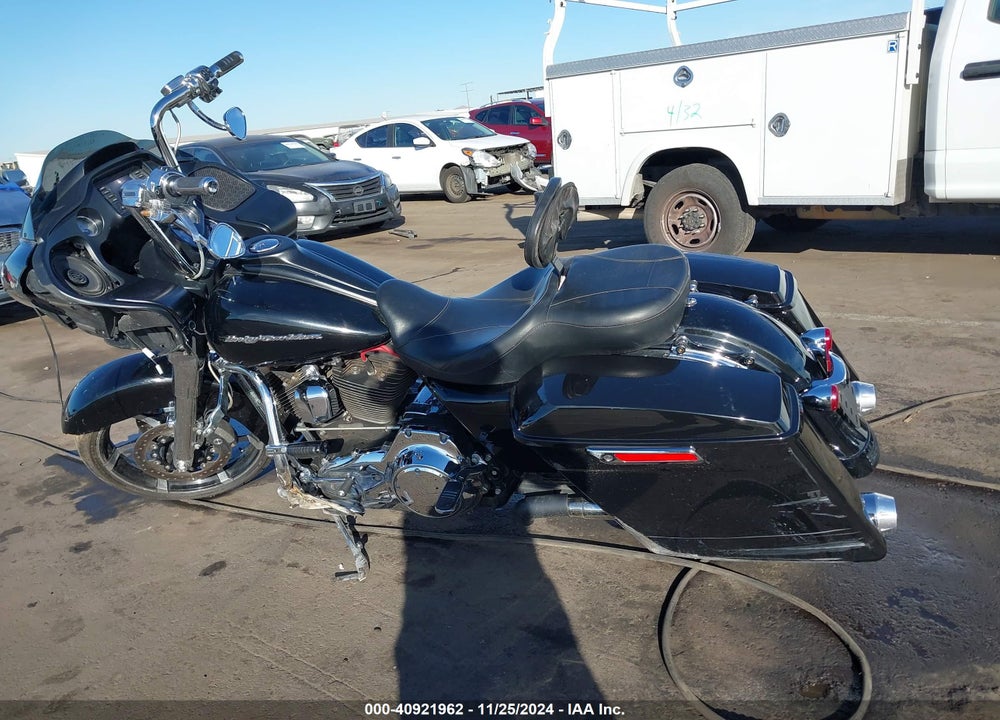 2015 HARLEY-DAVIDSON FLTRX ROAD GLIDE VIN: 1HD1KHM11FB607696