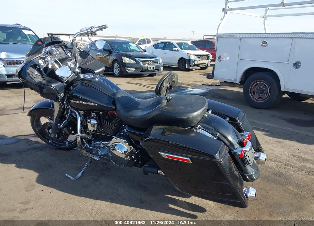 2015 HARLEY-DAVIDSON FLTRX ROAD GLIDE VIN: 1HD1KHM11FB607696