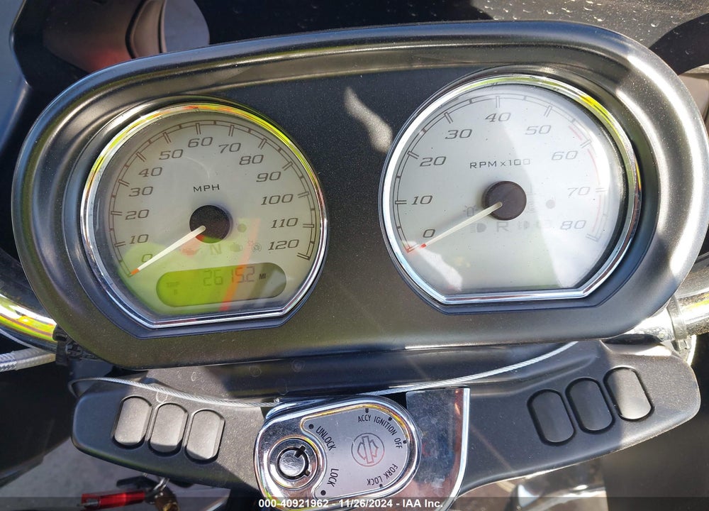 2015 HARLEY-DAVIDSON FLTRX ROAD GLIDE VIN: 1HD1KHM11FB607696